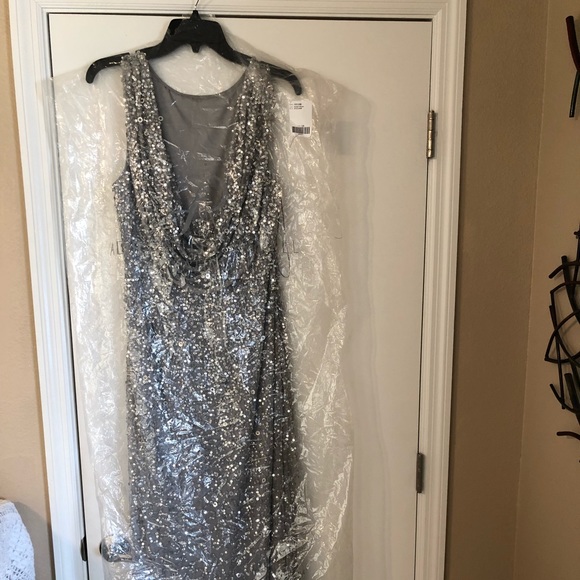 Silver woman’s formal dress size 16 - Picture 2 of 8